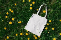 Das Besticken einer Tasche ohne Aufdruck: Der Weg zum Minimalismus